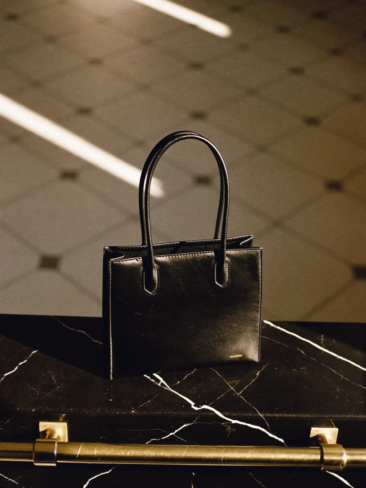 Structured tote